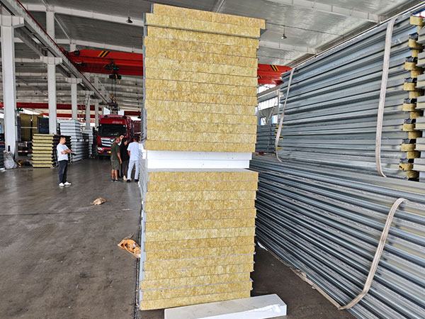 Sandwich panel