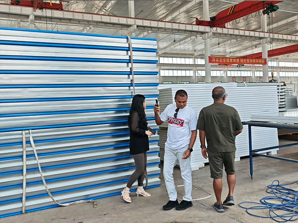 Sandwich panel