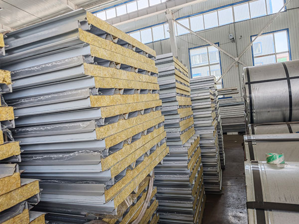 Sandwich panel