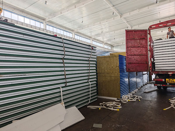 Sandwich panel