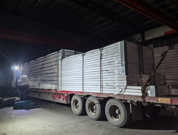 Some of our steel structure project loading photos